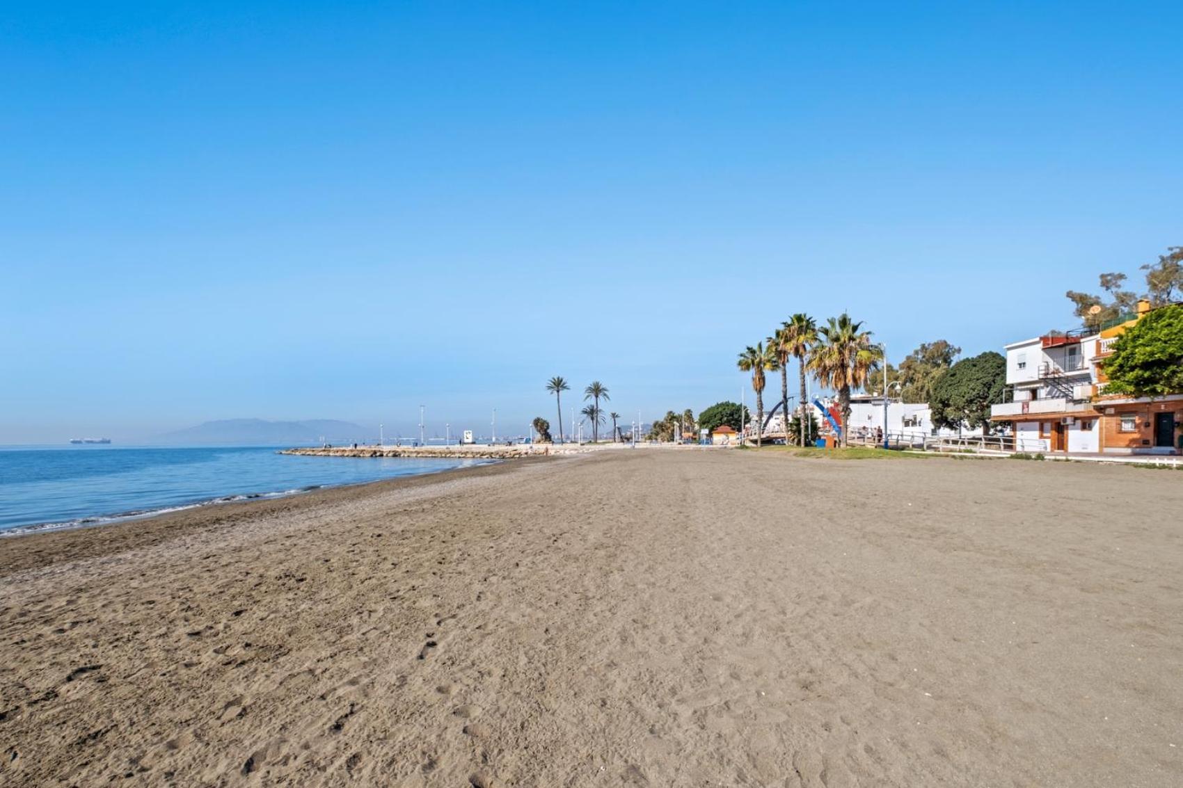 Apartamento Frente A La Playa Malaga Luaran gambar