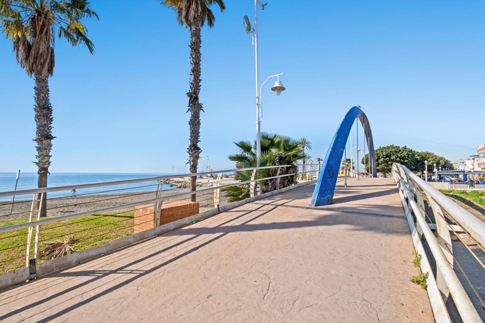 Apartamento Frente A La Playa Malaga Luaran gambar