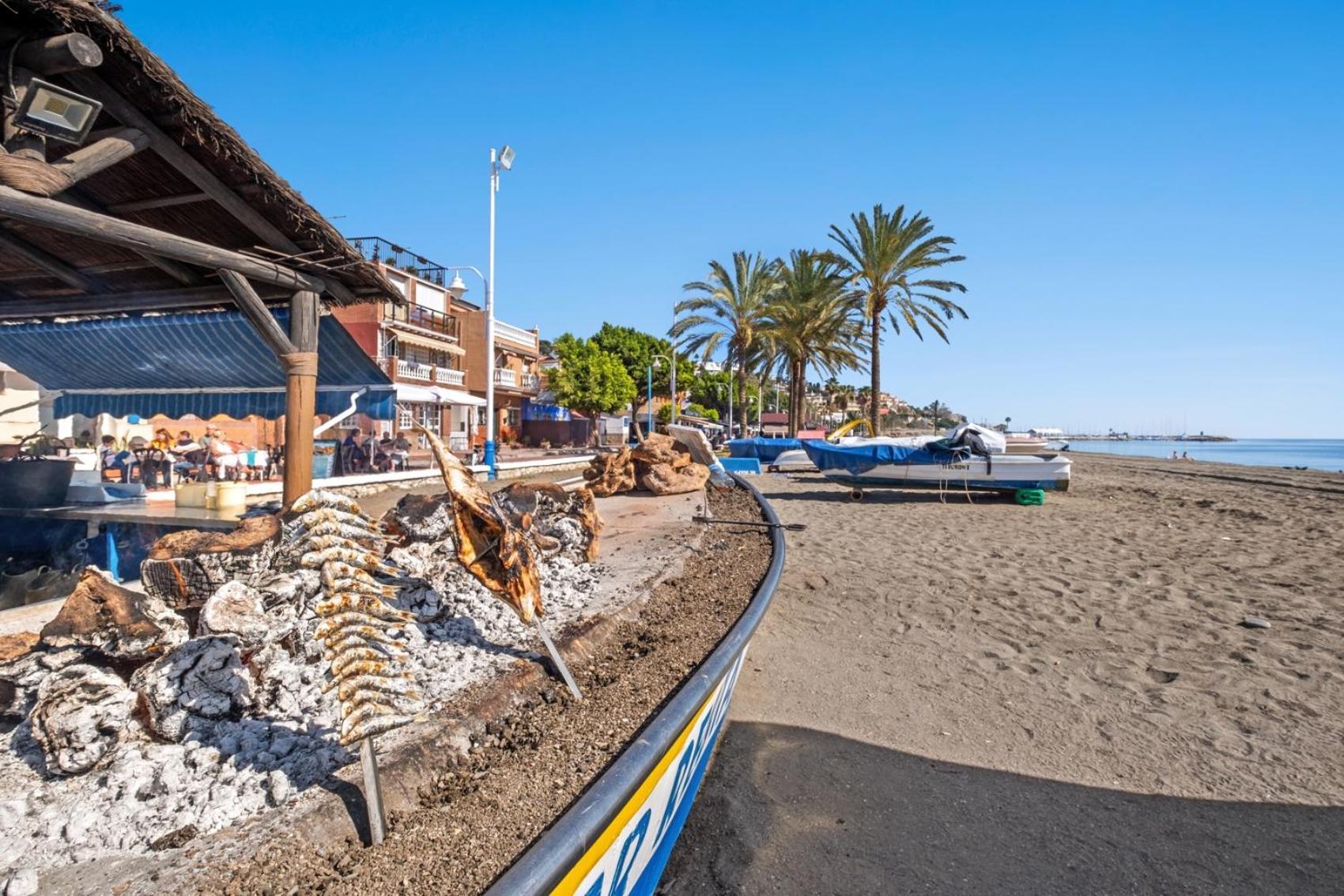 Apartamento Frente A La Playa Malaga Luaran gambar